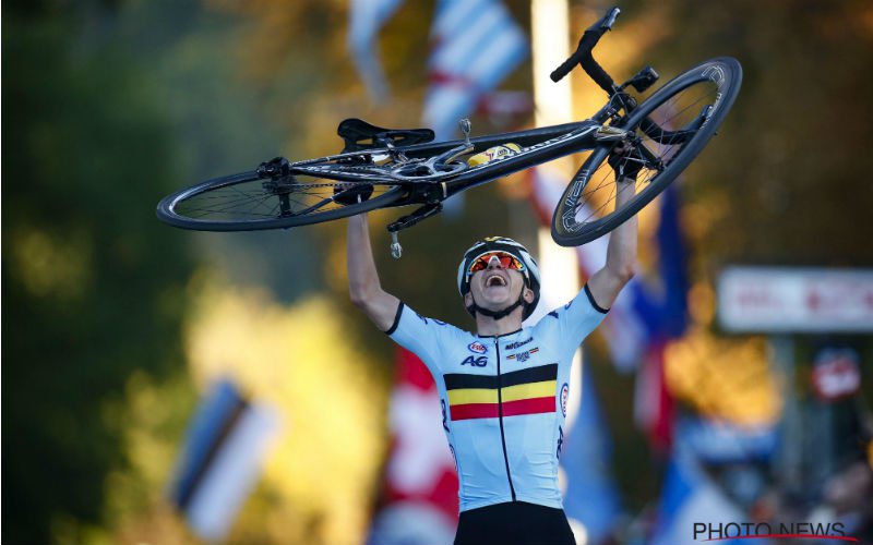 Evenepoel heeft nog energie om boodschap te sturen naar...Messi en Ronaldo