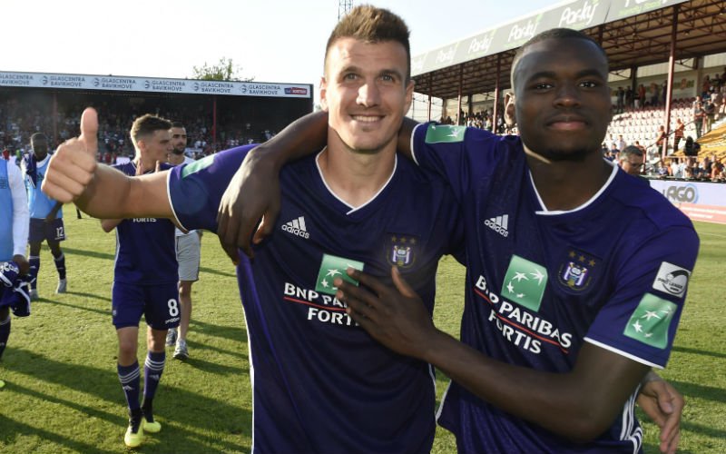 Nieuw koningskoppel Santini-Dimata reageert na straf debuut bij Anderlecht