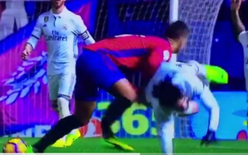 Osasuna-speler loopt horrorblessure op na botsing met Real-ster: 