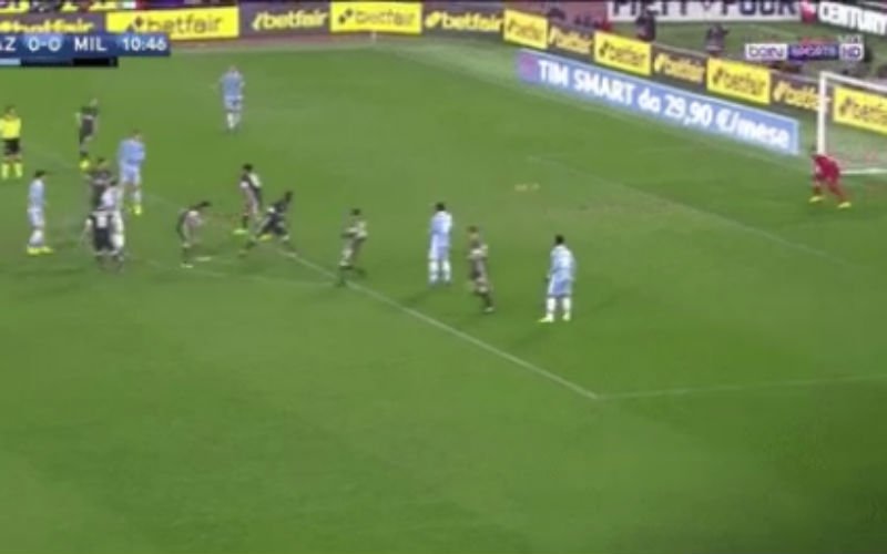 Donnarumma doet weer fantastisch dubbele redding (Video)