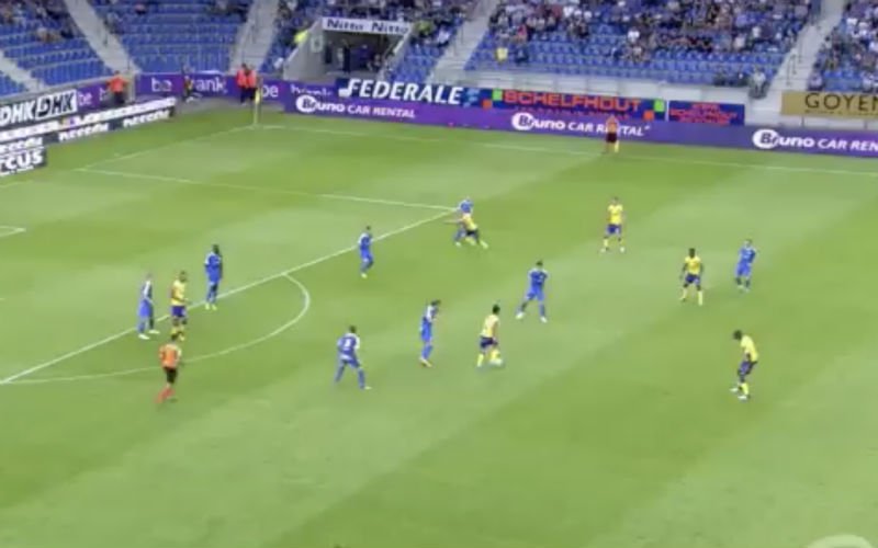 Deze assist van goudhaantje Waasland-Beveren... (Video)