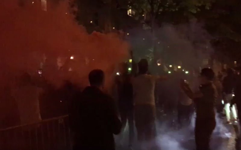 PSG-fans worden compleet gek na transfer van Neymar (Video)