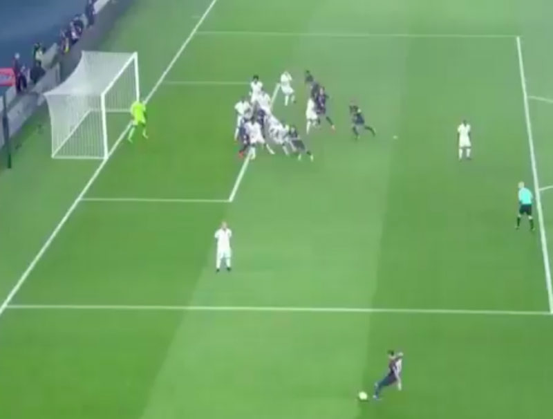 Neymar geschorst, maar Cavani maakt klassegoal (Video)