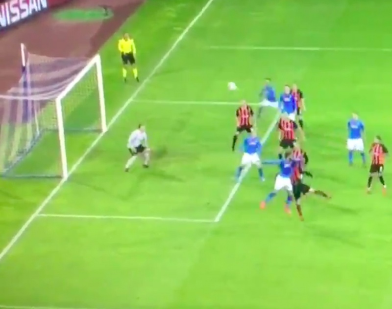 Mertens produceert perfecte assist en scoort daarna zelf... met het hoofd (Video)