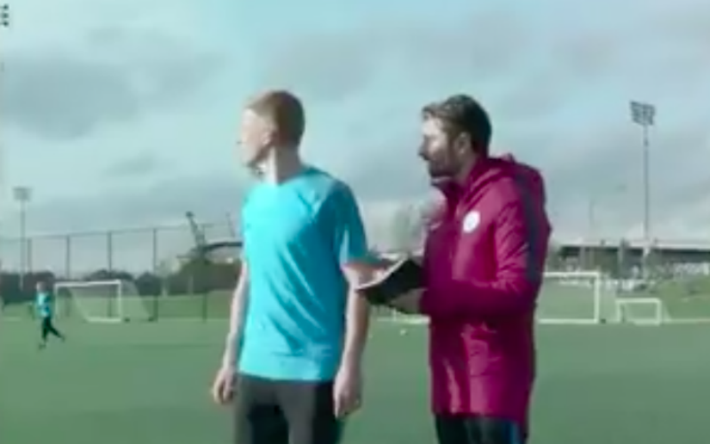 En dan doet De Bruyne plots dit... (Video)