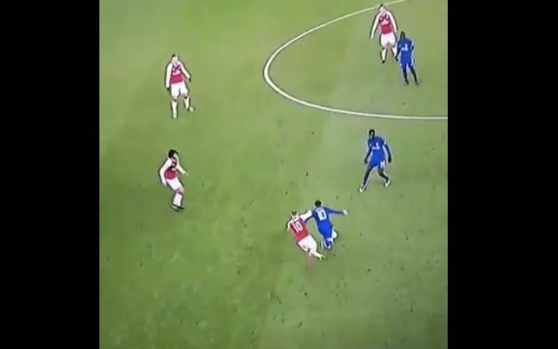 Wilshere probeert werkelijk alles, maar kijk wat Hazard doet (Video)