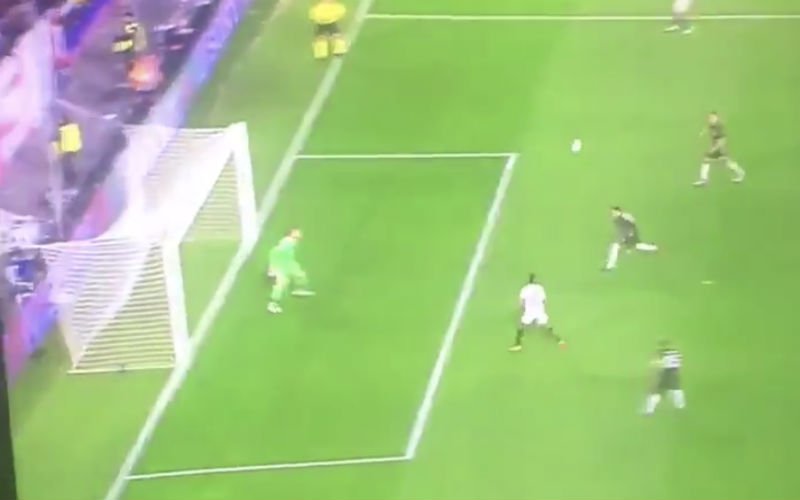 De Gea pakt net voor rust uit met weergaloze redding (Video)