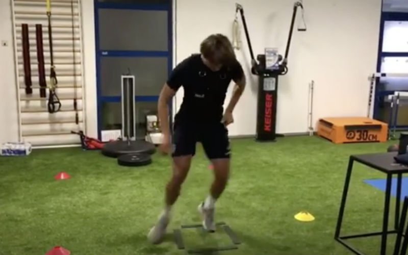 Sander Berge gaat als een gek tekeer tijdens revalidatie (Video)