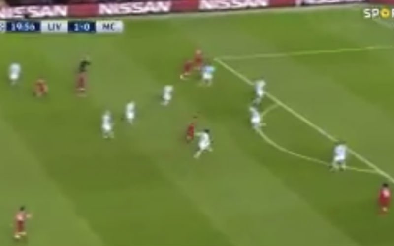 2-0! Oxlade-Chamberlain knalt dwars door de geluidsmuur (Video)