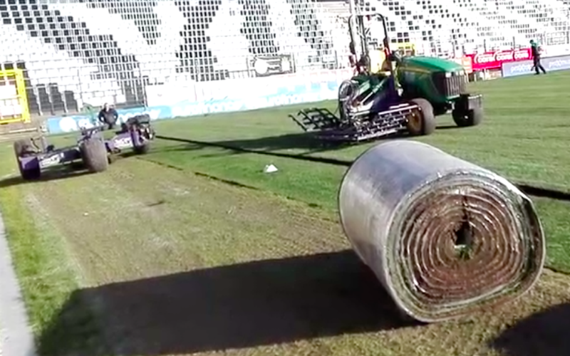 Zo ziet veld van Charleroi er vlak voor topper tegen Anderlecht uit (Video)