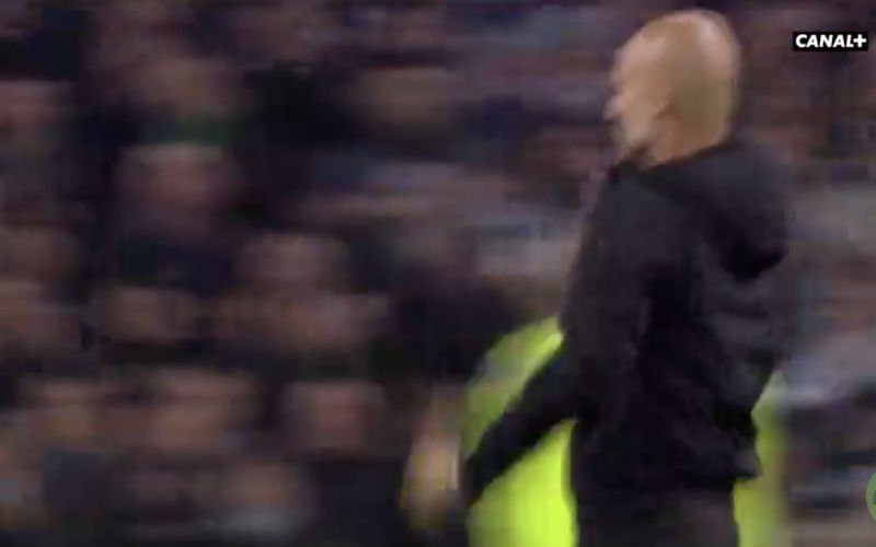 Guardiola kan zich niet inhouden en doet dan dit bij de scheids (Video)