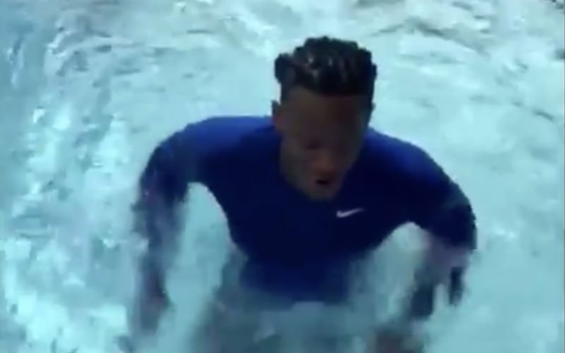 Batshuayi werkt hard aan terugkeer, maar kan nog steeds lachen (Video)