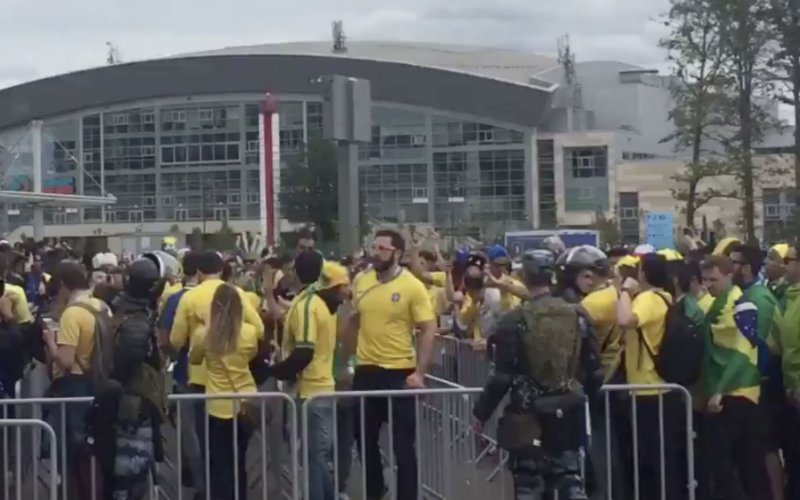 Braziliaanse fans zingen Lionel Messi al naar huis: 