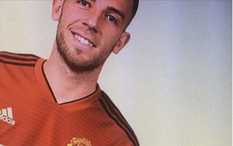 ‘Transfer uitgelekt’: Alderweireld poseert in shirt van Manchester United