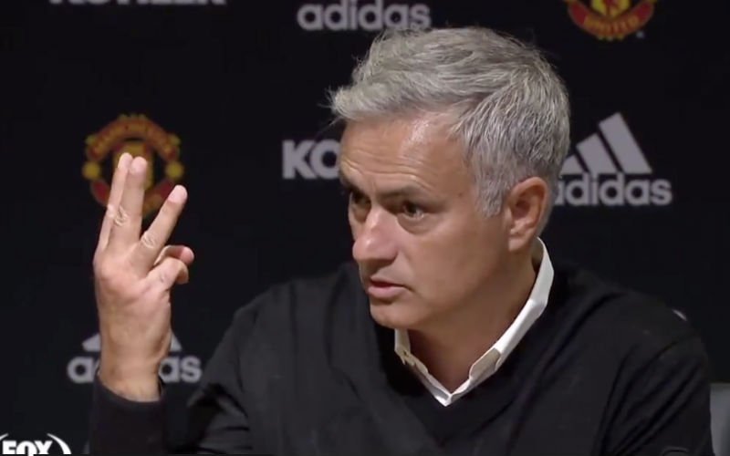 Mourinho gaat als door een wesp gestoken tekeer na zware nederlaag