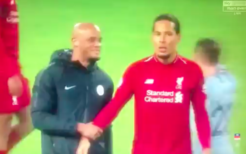 Pijnlijk! Kompany maakt grapje, maar kijk wat van Dijk dan doet (VIDEO)