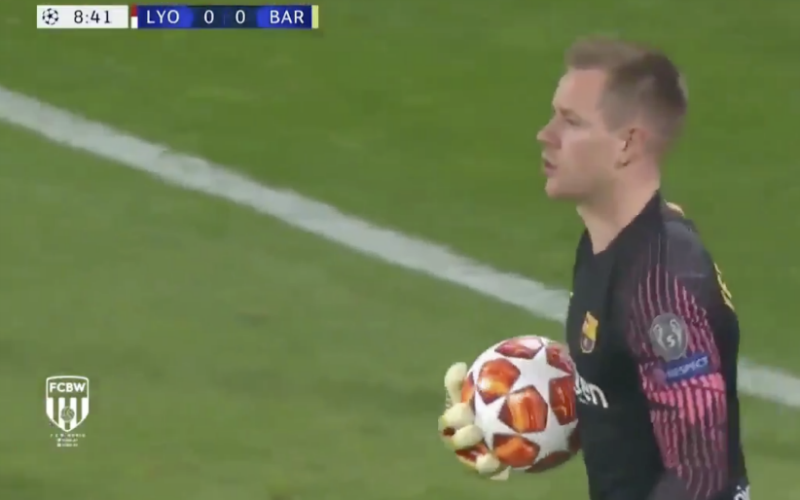 'Beste keeper ter wereld' ter Stegen pakt uit met buitenaardse save (VIDEO)