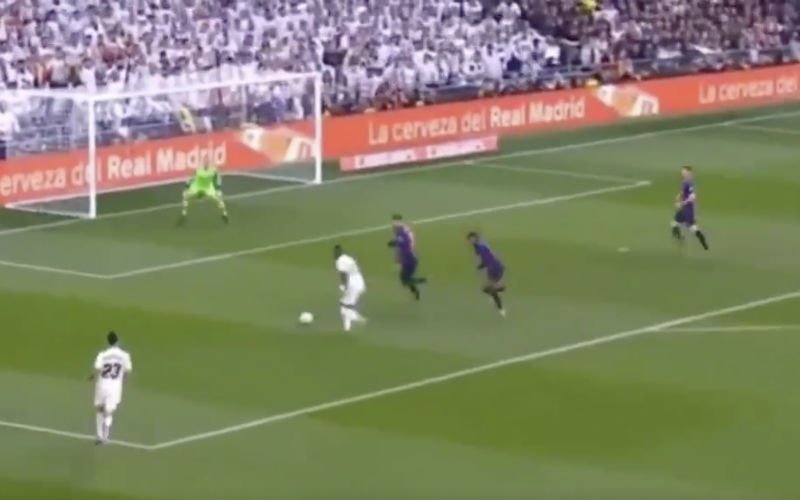 Vinicius Jr breekt enkels van Piqué (VIDEO)