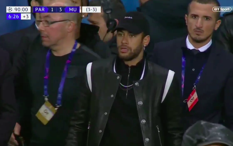 Neymar gaat volledig door het lint na ingreep VAR (VIDEO)