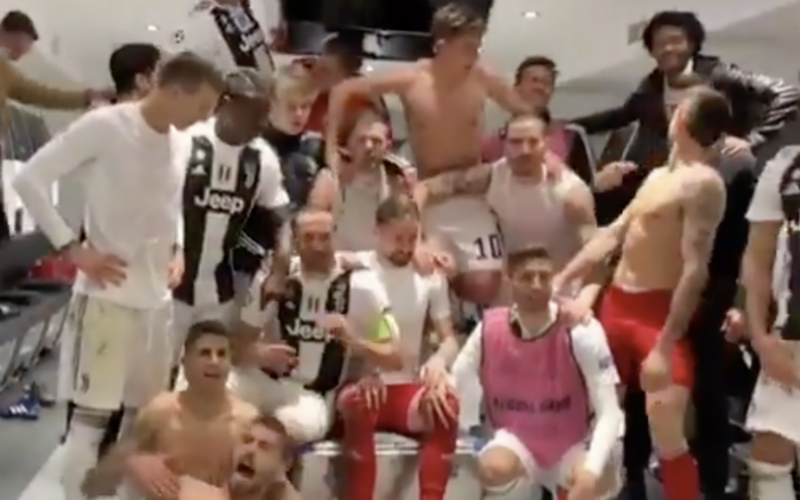 Cristiano Ronaldo komt kleedkamer van Juve binnen... En let dan goed op (VIDEO)