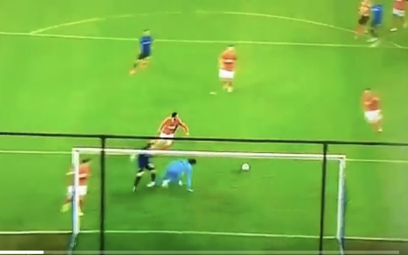 Vanheusden helpt Club Brugge met ongelooflijke owngoal (VIDEO)