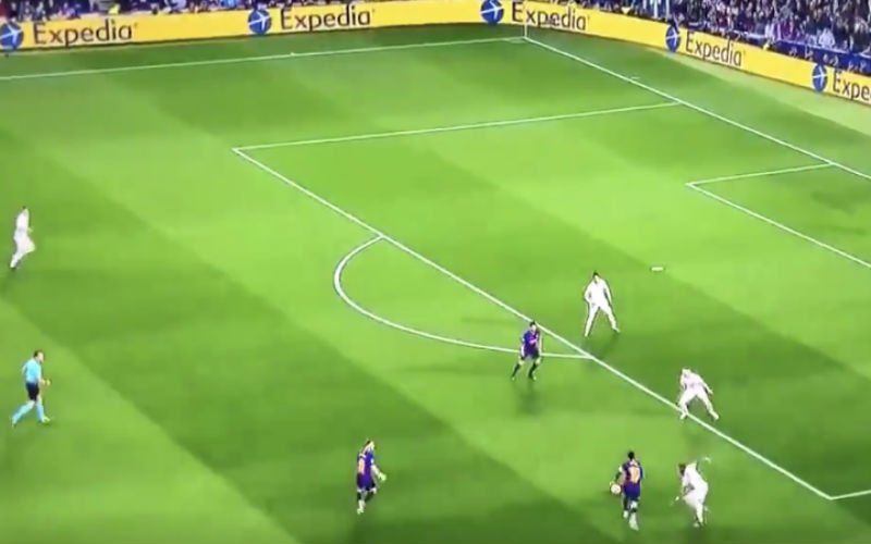 Messi speelt alles kapot in Champions League (VIDEO)