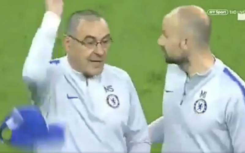 Conflict op training Chelsea; Sarri verliest zichzelf hélemaal (VIDEO)