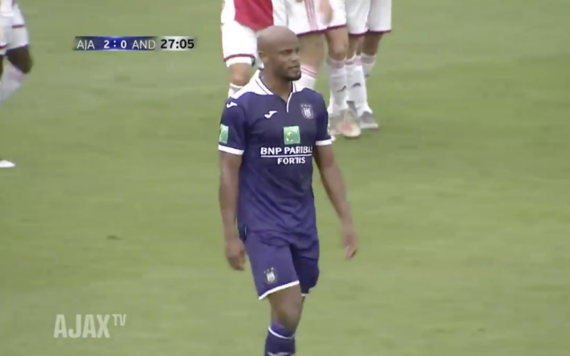 Kompany gaat twee keer zwaar de mist in tijdens Ajax-Anderlecht (VIDEO)