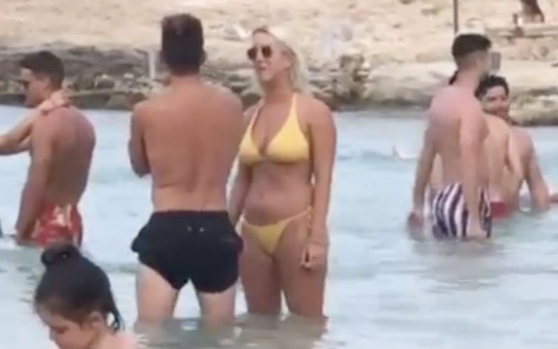 Kat Kerkhofs wordt wel erg kwaad op het strand