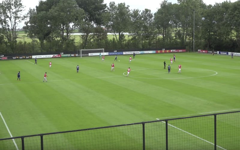 Didillon maakt zich hopeloos belachelijk tegen AZ (VIDEO)