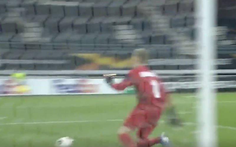 Afschuwelijke blunder van Thomas Kaminski in Europa League (VIDEO)