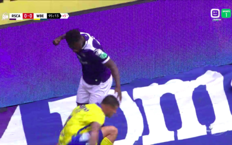 Jérémy Doku verliest zichzelf hélemaal tijdens Anderlecht - Waasland-Beveren