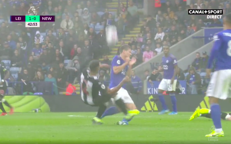 Dennis Praet slachtoffer van vreselijke horrortackle (VIDEO)