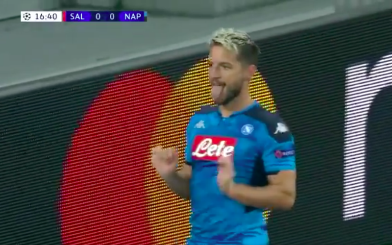  Mertens evenaart Maradona met geweldige goal en... speciale viering (VIDEO)