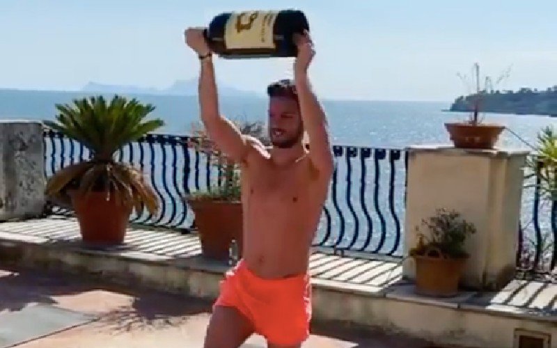 Dries Mertens onderhoudt conditie met geweldige workout (VIDEO)