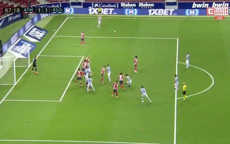 Adnan Januzaj verrast Oblak en heel Atlético met speciale vrije trap (VIDEO)