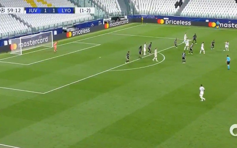 Cristiano Ronaldo pakt uit met wereldgoal in Champions League (VIDEO)