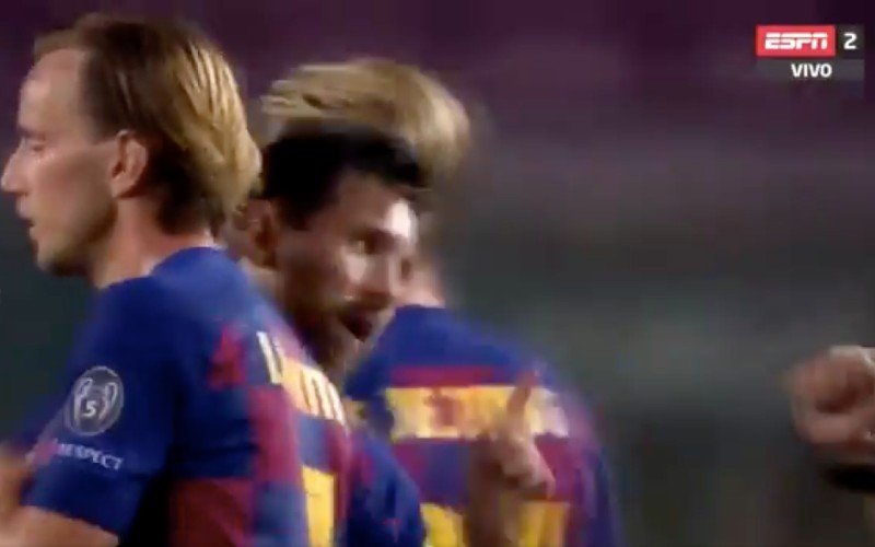 Lionel Messi gaat na afloop van Barcelona-Napoli volledig door het lint (VIDEO)