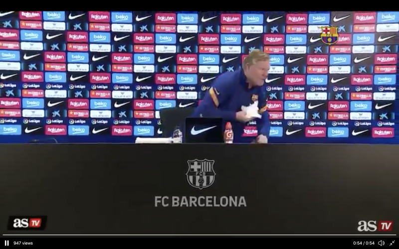 Nooit eerder vertoond: Bloedende Ronald Koeman loopt weg van persconferentie (VIDEO)