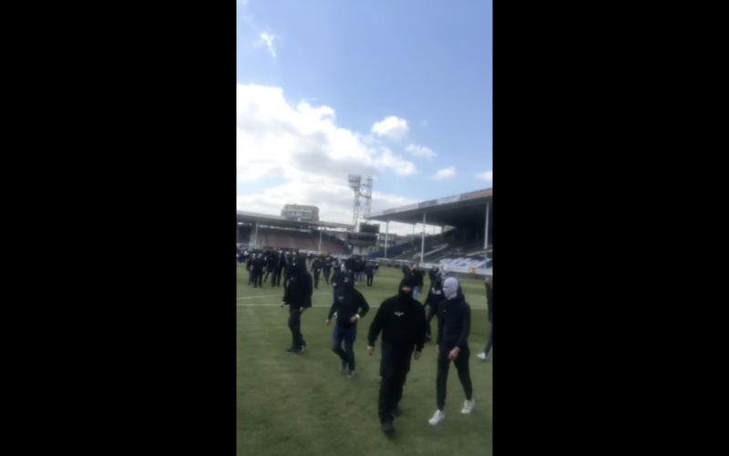 Ongeziene beelden: Charleroi-hooligans doen laatste speeldag uitstellen (VIDEO)