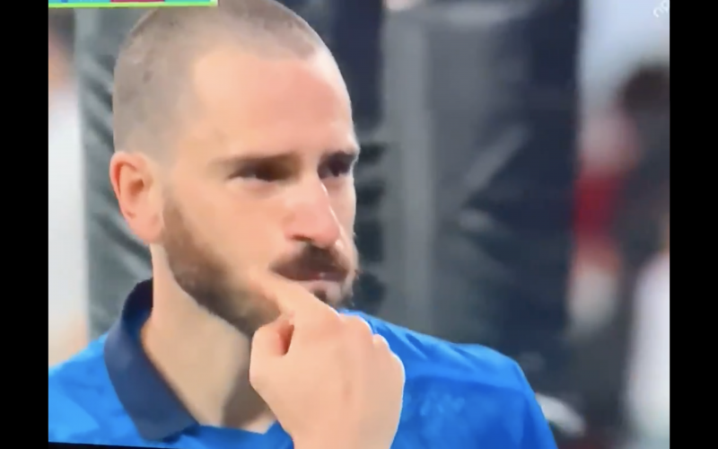 Iedereen is bezig over dít gebaar van Leonardo Bonucci: 