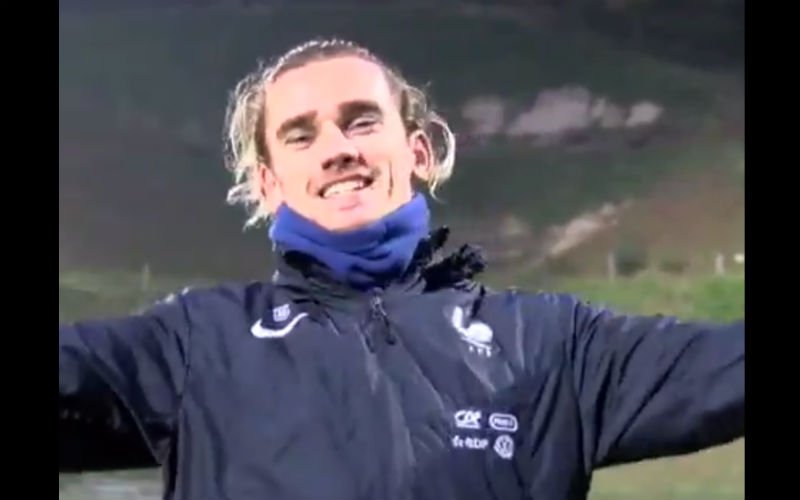 Griezmann waant zich even Neymar op training van Frankrijk (video)