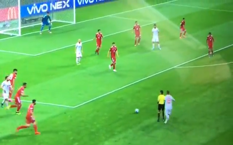 Dit ook gemist? Zelfs de arbiter is niet veilig voor ‘vuile’ Ramos (Video)