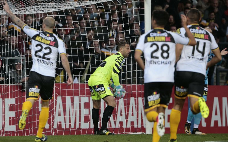 Lokeren en Charleroi gelijk, Club Brugge alweer lachende derde