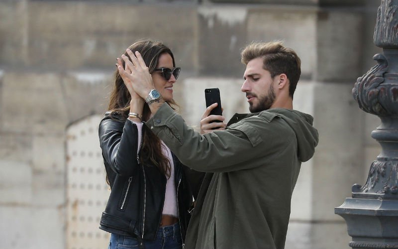 Izabel Goulart, WAG van PSG-doelman, deelt wel zéér pikante foto met haar fans