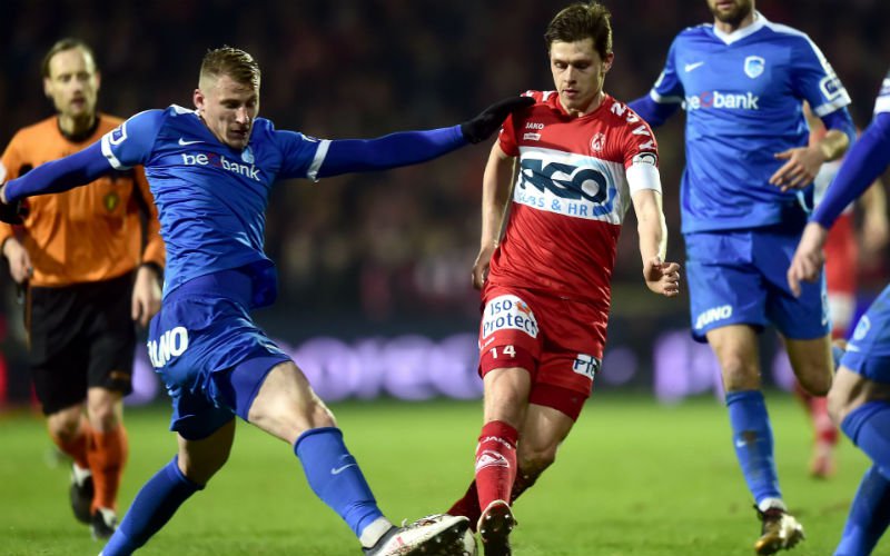 Fans kijken met grote ogen naar KV Kortrijk-RC Genk: 