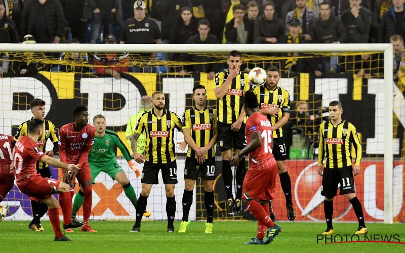 Ex-speler Anderlecht wordt compleet afgemaakt door eigen fans tijdens Vitesse-SVZW 