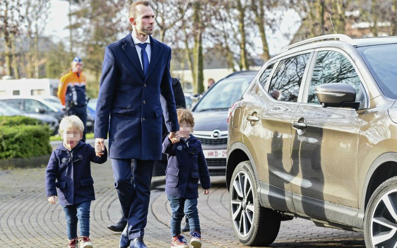 Buffel neemt op zeer emotionele wijze afscheid van zijn vrouw: 