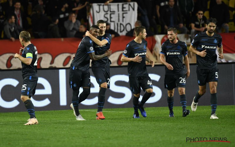 Club-fans kijken met open mond naar één speler in het bijzonder: 