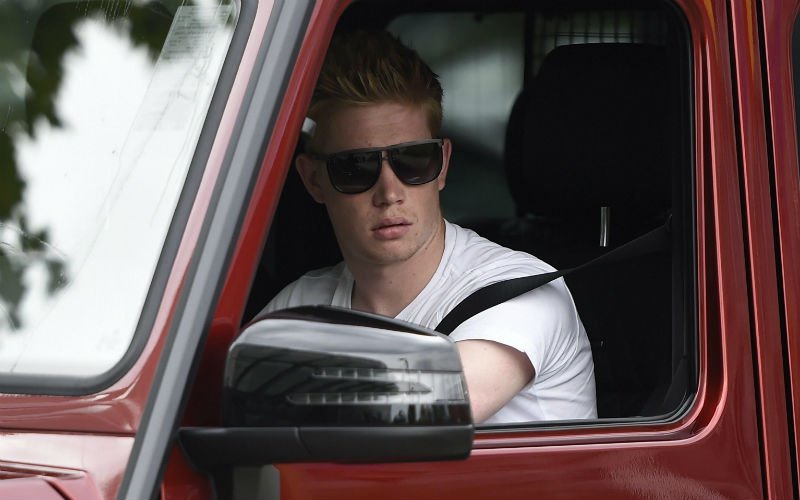 Je kan de knalrode auto van Kevin De Bruyne kopen (Maar die is wel bijzonder duur!)